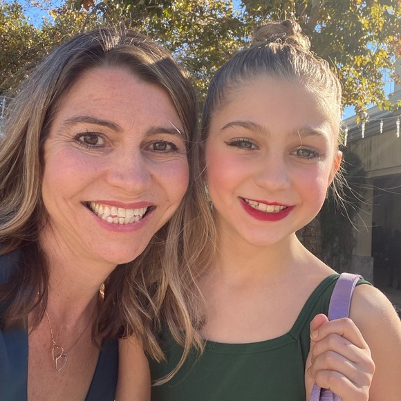 Meet your Posher, Lisa - Picture 2 of 3